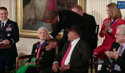 obama-presents-nasa-mathematician-katherine-johnson-with-the-presidential-medal-of-freedom